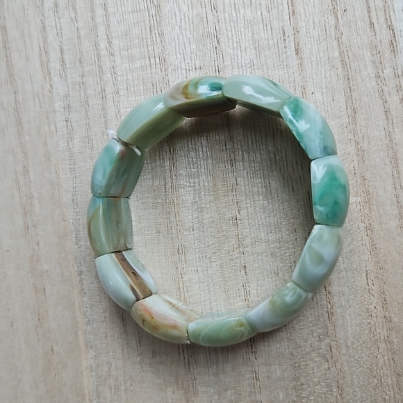 Vintage Acrylic Stretch Bracelet - Picture 3 of 5